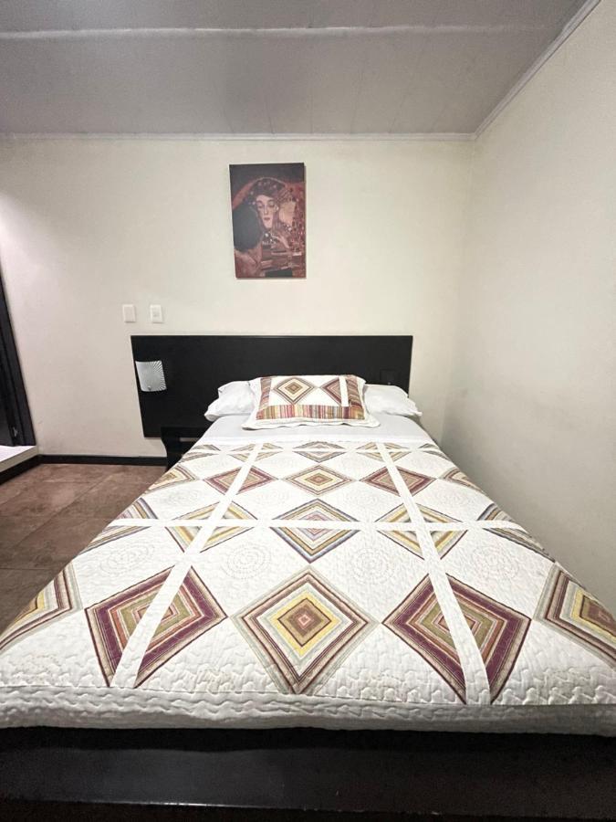 בוגוטה Hotel Alojate In מראה חיצוני תמונה